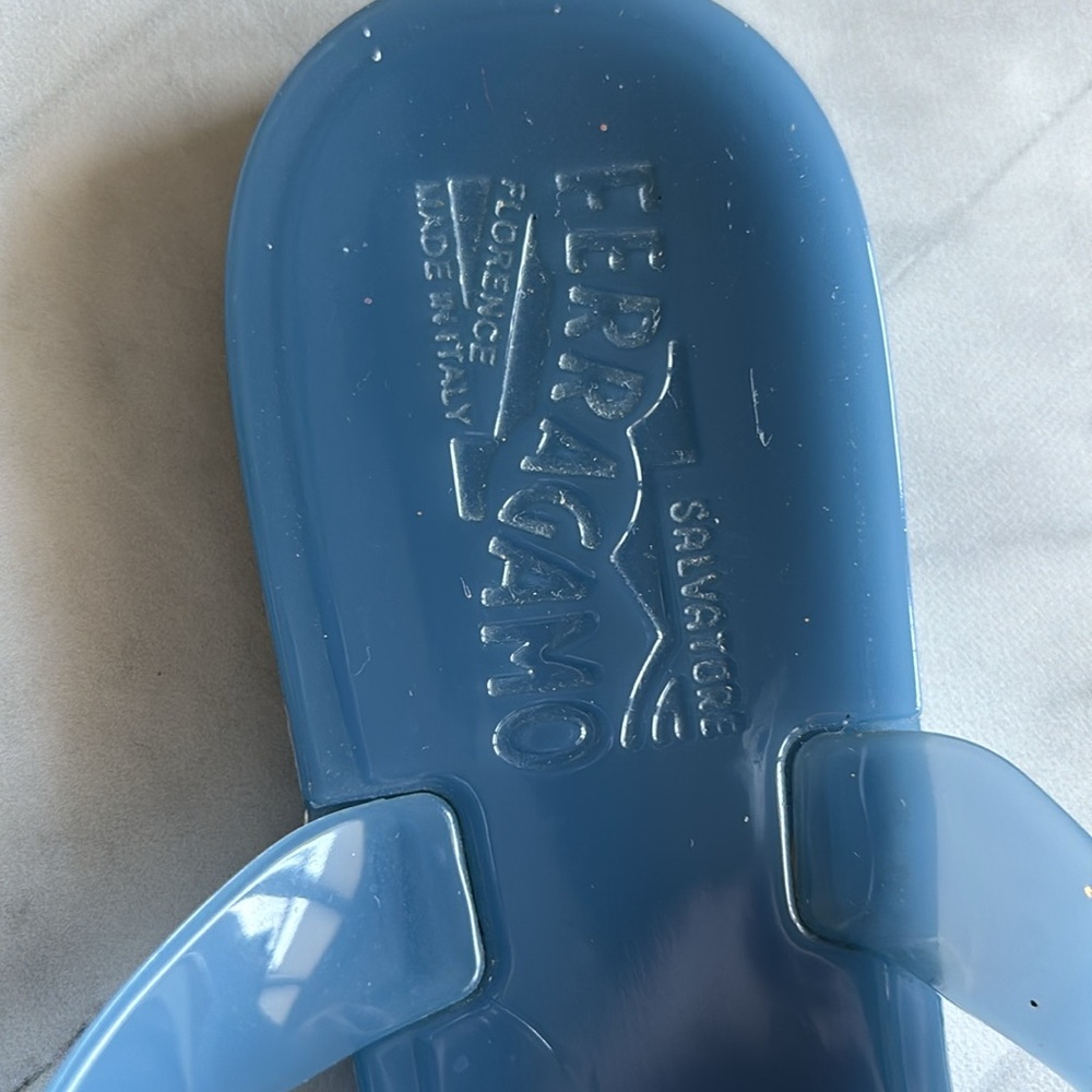 Salvatore Ferragamo Pandy Bow Jelly Thong Sandals - Picture 7 of 15